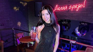 Снял красотку в клубе и трахнул в туалете