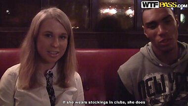 Пикап секс с 18 летней блондинкой и двумя парнями