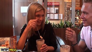 После ресторана хорошенько выебали красотку в туалете